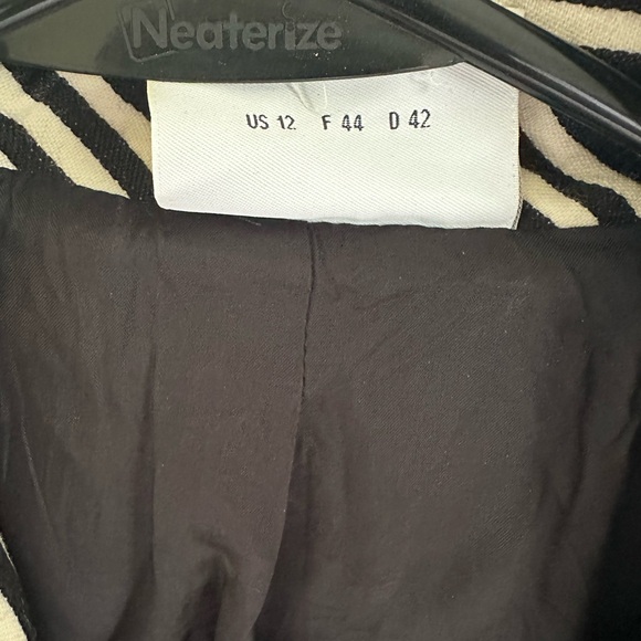 Akris Punto Black and White Striped Suit Jacket - Picture 3 of 8